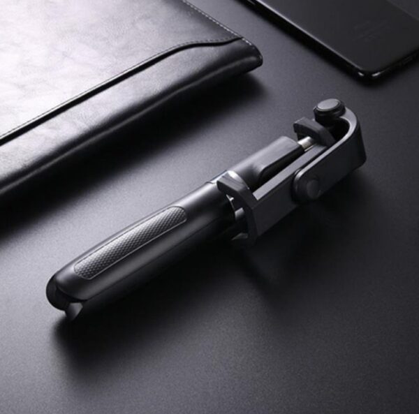 Amazing Bluetooth Selfie Stick – 360° Universal Tripod Bracket for iPhone & Android Phones with 10M Bluetooth Remote